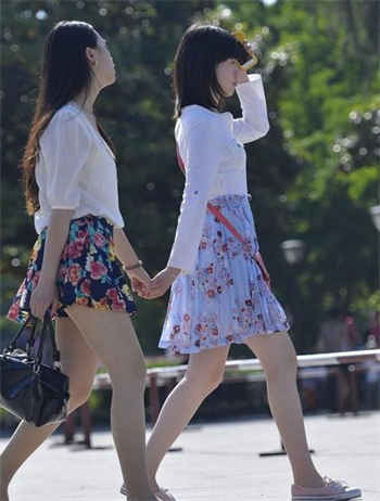 抖音网红游泳池视频