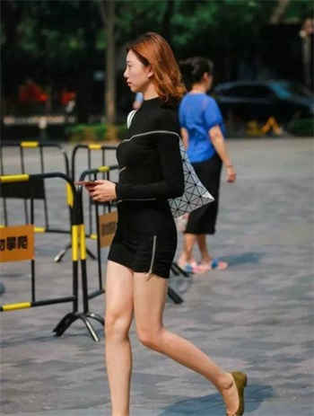 腿抬得高洞越大