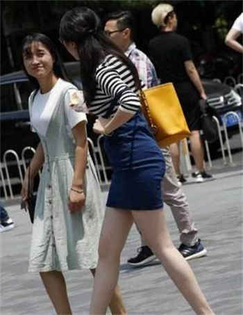 比伯吸奶门
