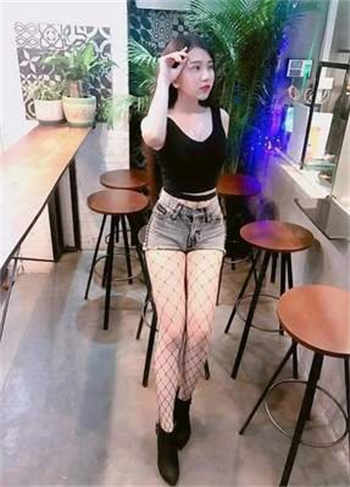纯情丫头休想逃漫画下拉式