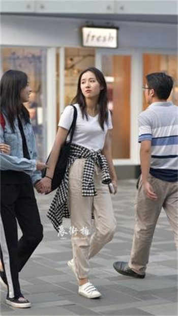 璐璐泳池9分在线